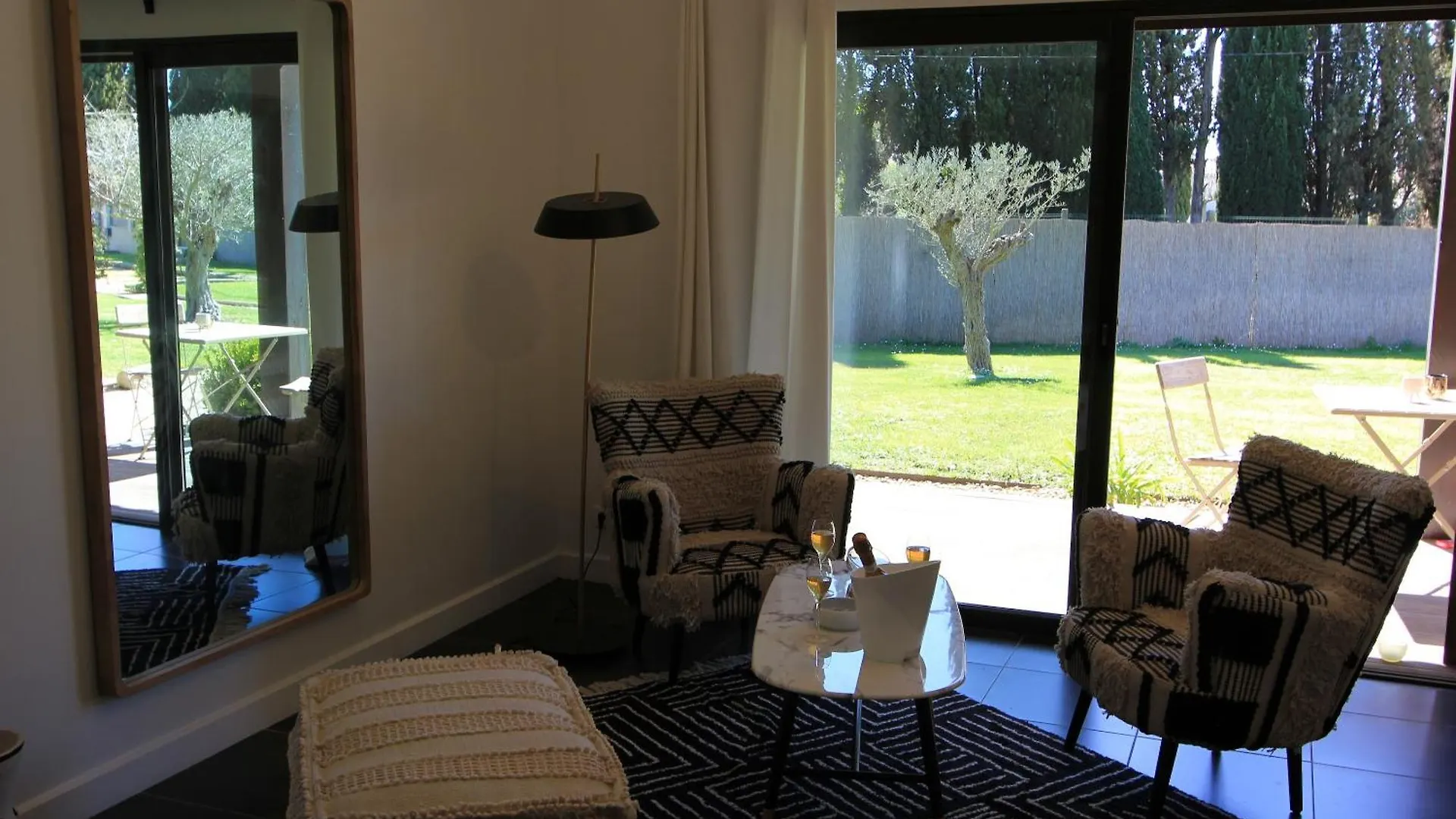 Mas Paloma Bed & Breakfast Rognonas 4*,