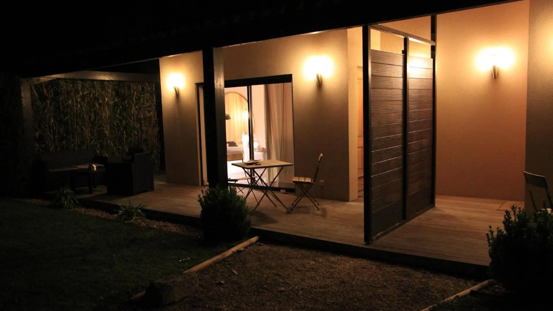 ****  Mas Paloma Bed & Breakfast Rognonas France